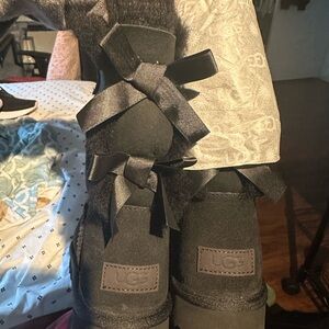 Bailey Bow II Uggs NWOT